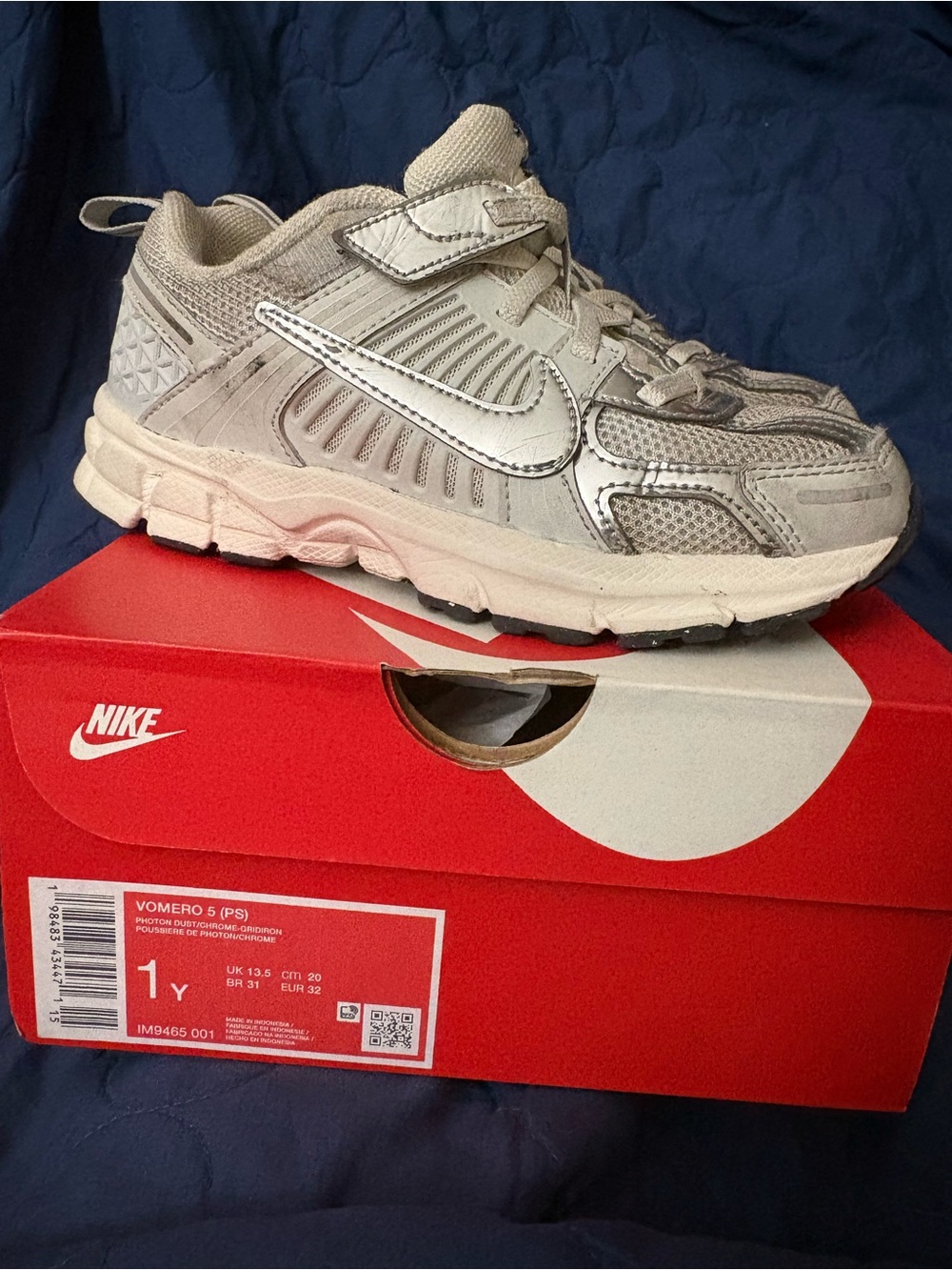 Nike vomero 5 kids size 1